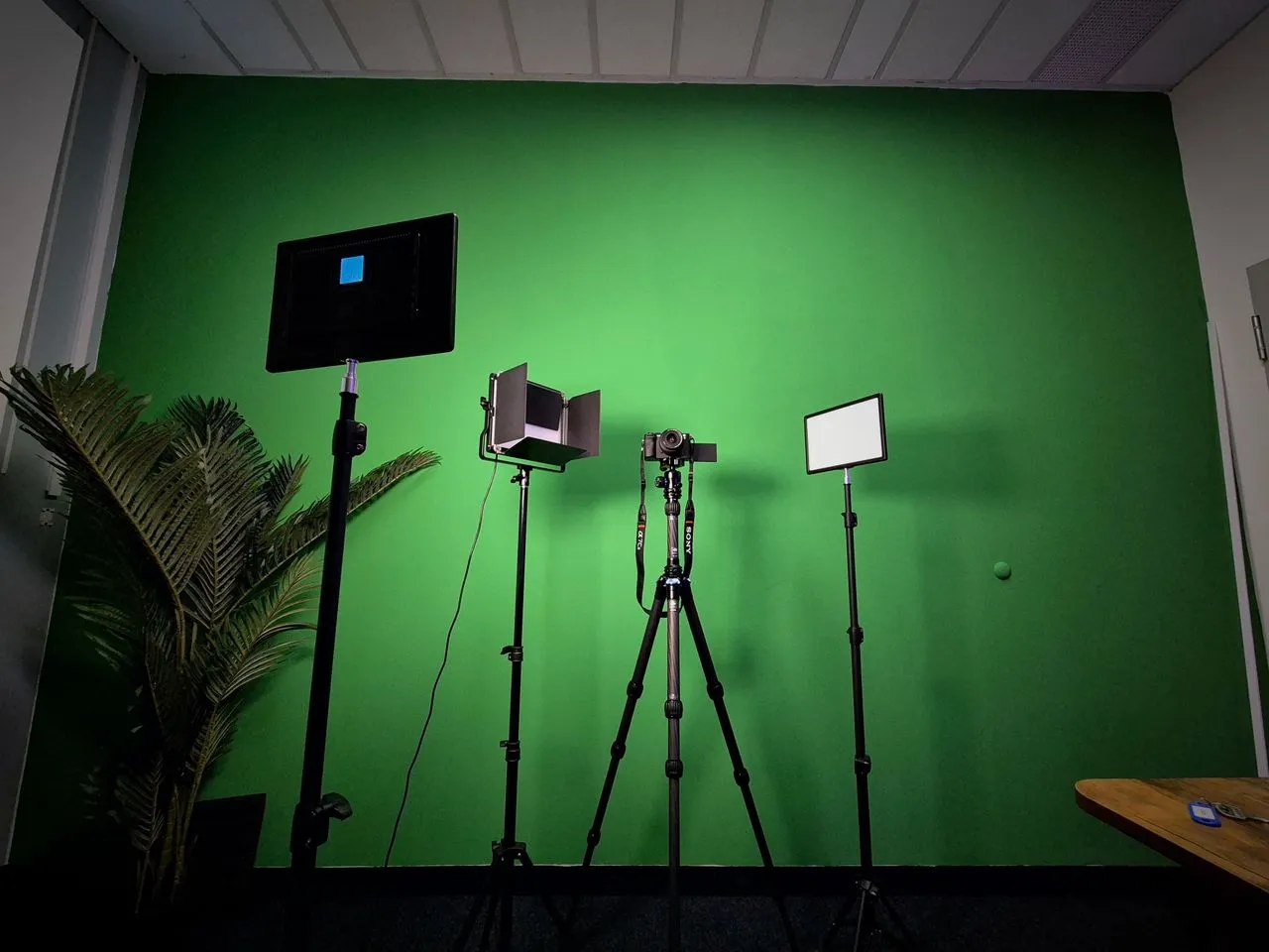 Equipment-Greenscreen