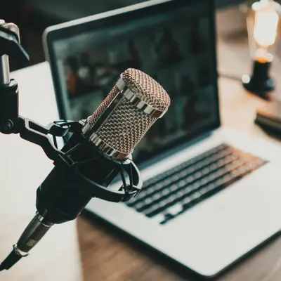 Podcasts mit KI Training: Produktion, Schnitt, Sounddesign